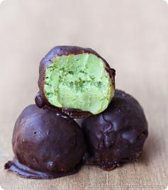 
                    
                        5 Ingredient Avocado Fudge Bites: chocolatecoveredk...
                    
                