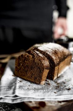 
                    
                        CLASSIC STICKY ENGLISH GINGERBREAD
                    
                