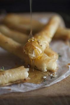 
                    
                        baked goats cheese cigars with honey and thyme (via @Casal Mistério )
                    
                