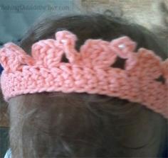 
                    
                        #BakingOutsidetheBox | Elephant Crochet Edging used for a tiara-style headband.
                    
                