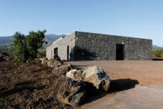 
                    
                        Santi Albanese, Gaetano Gulino — Cantina alle pendici dell'Etna
                    
                