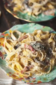 
                    
                        Creamy mounds of pasta tossed with Bacon, Portobello Mushrooms and Truffle Oil.
                    
                