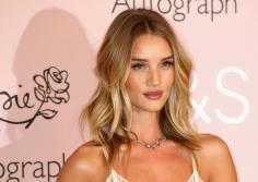 
                    
                        Rosie Huntington-Whiteley Photos: Rosie Huntington-Whiteley Launches Her New Fragrance For M&S
                    
                