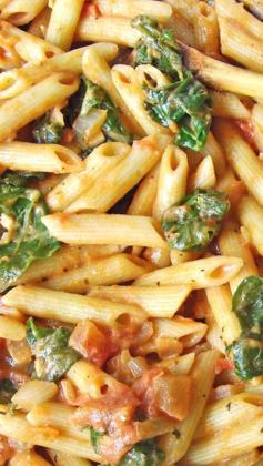 
                    
                        Spinach Tomato & Garlic Penne Pasta ~ a thick, hearty meal packed with flavor
                    
                