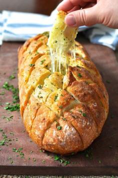 
                    
                        Cheese and Garlic Crack Bread (Pull Apart Bread) – RecipeTin Eats
                    
                