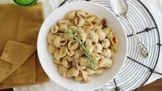 
                    
                        One-Pan Apple Butter, Bacon and Gouda Mac and Cheese
                    
                