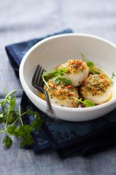 I don't like seafood, but I can't help but think this looks delicious.   Roasted Scallops with Breadcrumbs and Bacon by cannellevanille #Scallops #cannellevanille