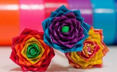 
                    
                        How To Make A Flower Pen Using Duct Tape | DIY Duct Tape Flowers and Other Cool Stuff To Make With Duct Tape | DIY Projects and Crafts by DIY Ready diyready.com/...
                    
                