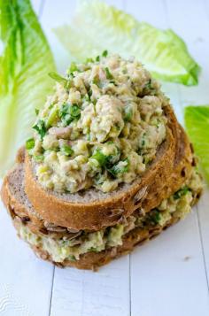 Creamy Avocado Tuna Toast with low calories. This is one of the healthiest, easiest and tastiest sandwiches ever! | giverecipe.com | #avocado #tuna #sandwich #avocadosandwich #tunasandwich #healthyrecipes #toast