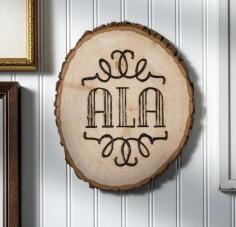 Learn woodburning - with this beautiful DIY monogram plaque! Matching for a gift for a couple maybe?