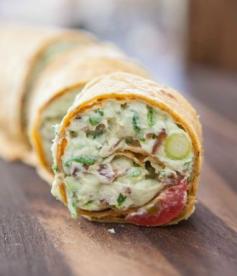 Avocado Cream Cheese Snack Roll Ups - Creamy, smooth & crunchy, a great after-school, after-work, after-camp, after-areallylongday snack! from @eclecticrecipes #avocado #snack #recipe