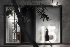 
                    
                        IM Store by Kois Associated Architects | www.yellowtrace.c...
                    
                