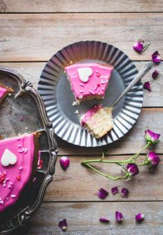 
                    
                        ROSEMARY & HONEY CAKE WITH BEET-DYED CREAM CHEESE ICING
                    
                