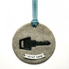 
                    
                        This sweet house key keepsake is a great way to remember a special place in your life. @oneartmama
                    
                