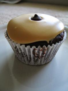 Recipe | Peanut Butter Frosted {Chocolate Cupcakes}