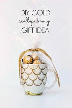 
                    
                        Gold Sharpie Scalloped Mug - Such a cute gift idea! www.classyclutter...
                    
                