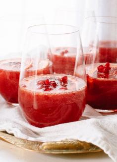 
                    
                        Simple wintertime sangria featuring blood oranges and pomegranate! cookieandkate.com
                    
                