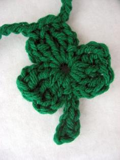 super simple crochet shamrock garland to decorate for St Patrick's Day!  #crochet http://www.skiptomylou.org/2009/03/13/crochet-shamrock-garland/ free pattern