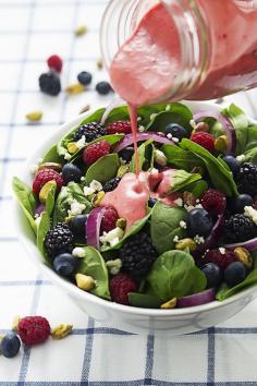 
                    
                        Berry Lover's Spinach Salad with Berry Vinaigrette | Creme de la Crumb
                    
                