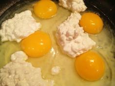 Light & Fluffy Cottage Cheese Scrambled Eggs Recipe  Can also add diced turkey bacon, mushroom, black pepper, diced ham, diced onion too!