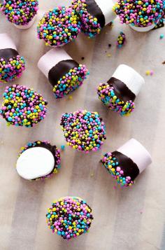 Chocolate dipped marshmallows, food, desserts, ideas for parties, party idea...umm YUM!
