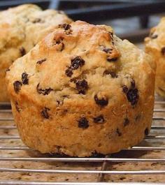 
                    
                        Perfect Irish Soda Bread Muffins #recipe: the classic Irish bread turned into delicious and moist breakfast muffins.
                    
                