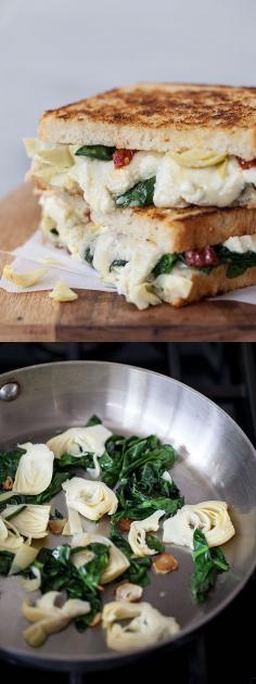 
                    
                        My favorite pizza flavors and three kinds of cheese go into this Spinach and Artichoke Grilled Cheese | foodiecrush.com
                    
                