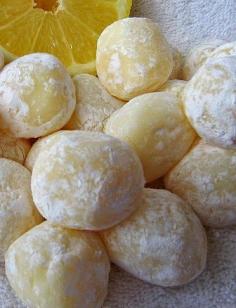 White Chocolate Lemon Truffles ~ Easy recipe with only 6 ingredients! Silky smooth, creamy and delicious due to the white chocolate, these lemony truffles will surely impress. Makes a lovely gift! Use sugar free white chocolate and powdered erythritol
