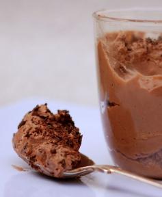 
                    
                        Fat bomb: keto-friendly chocolate mousse. Low-carb, sugar-free, suitable for Keto and Atkins Induction. Not to mention really delicious!
                    
                