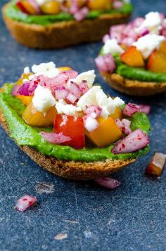 Peach Bruschetta with an amazingly refreshing and yummy green sauce, caramelized peach, feta and onion. These make the yummiest party food in summer! | giverecipe.com | #peach #bruschetta #avocado #healthyrecipes #partyfoods #partyrecipes #bruschettarecipes