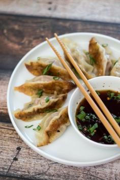 
                    
                        How to make Easy Asian Potstickers! I could totally go for some of these right now!
                    
                