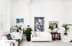 
                    
                        The beautiful bright studio apartment of Sydney creative Penny Lane. Photo – Eve Wilson, production – Lucy Feagins on thedesignfiles.net
                    
                
