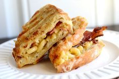 
                    
                        Bacon mac n' cheese grilled cheese. oh my!!
                    
                