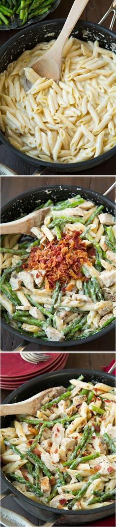 Creamy Chicken and Asparagus Pasta with Bacon - this pasta is AMAZING! Like a lighter alfredo pasta with bonus of herbed chicken, fresh asparagus and salty bacon. | best pasta recipes, best noodle recipes
