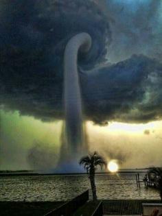 
                    
                        Tornado @ Tempa Bay, Florida
                    
                