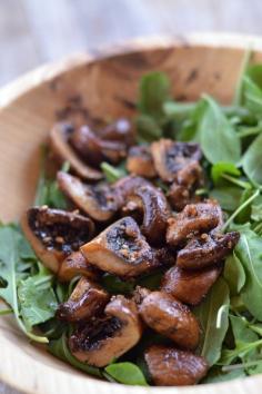 
                    
                        Garlic Mushroom Salad with Arugula and Wild Rice | mountainmamacooks... #EatSeasonal
                    
                