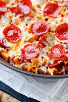
                    
                        Pepperoni Pizza Pasta. Only six ingredients, done in 15 mins, and everything cooks in one pan, even the pasta. A great quick and easy weeknight meal everyone will love!!
                    
                