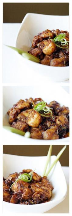 Lemongrass Chicken Recipe. Simply the most aromatic and delicious Asian chicken dish ever. So easy to make and no-fuss | rasamalaysia.com