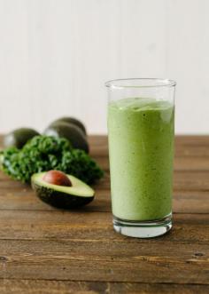 Avocado Kale Superfood Green Smoothie recipe | www.kitchenconfidante.com