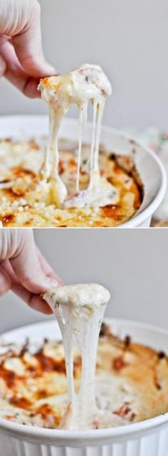 
                    
                        WHITE PIZZA DIP! I howsweeteats.com
                    
                