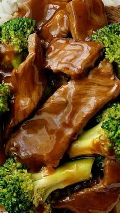 
                    
                        Chinese Beef and Broccoli Stir Fry ~ This is a restaurant recipe which is extra saucy... It’s super fast to make and you can get all the ingredients from the supermarket
                    
                