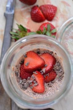 
                    
                        Chocolate Covered Strawberry Overnight Oats- gluten free oats, cacao powder, almond milk, greek yogurt, maple syrup and fresh strawberries make for a healthy and quick breakfast! | mountainmamacooks...
                    
                
