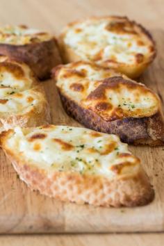 
                    
                        Toasted Garlic Cheese Bread Recipe
                    
                