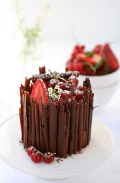 Chocolate strawberries cake. - the website link didn't work, but I love this idea!  so fun!