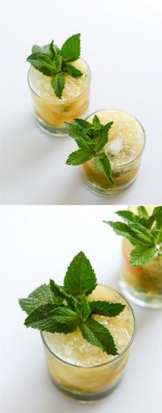 
                    
                        Pineapple Mint Juleps - just in time for the Kentucky Derby! I howsweeteats.com
                    
                