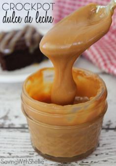 Did you know you can make Crockpot Dulce de Leche with just 1 ingredient in the slow cooker!? Easiest homemade gift ever! #DIY #crockpot #recipe