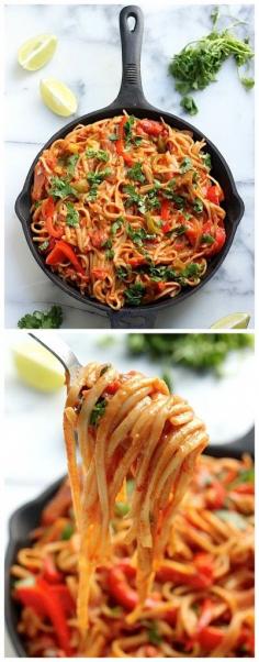 
                    
                        Super easy Skinny One-Pan Veggie Fajita Pasta! Just 20 minutes and one dirty dish… this meal is a dream to make!!! Super easy and sooo tasty!
                    
                