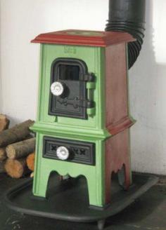 
                    
                        Blog on the Pipsqueak stove; Sustainable Energy author Ireland (SEAI): Wood Stove in a Wood
                    
                