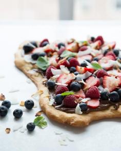 Sweet Paul's Nutella Berry Pizza // make personal fruit pizza cookies. Use low sugar whole grain crust for a breakfast cookie