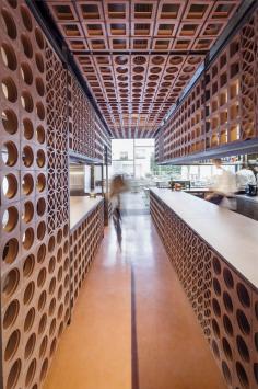 
                    
                        Disfrutar Restaurant / El Equipo Creativo
                    
                